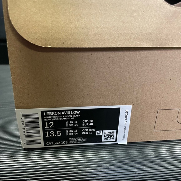 NIKE
LeBron 18 Low 'Sylvester vs Tweety Space Jam' Athletic Sneakers - Picture 14 of 16